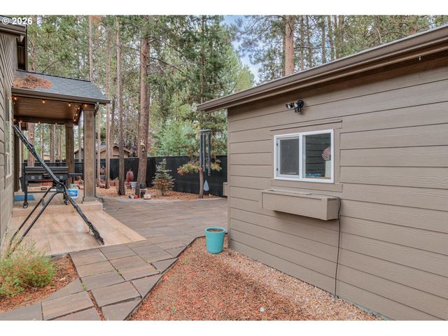 51868 TRAPPER GEORGE Ln, La Pine, OR 97739