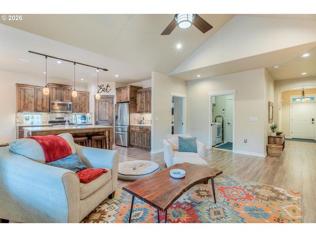 51868 TRAPPER GEORGE Ln, La Pine, OR 97739