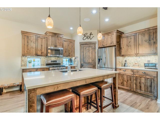 51868 TRAPPER GEORGE Ln, La Pine, OR 97739