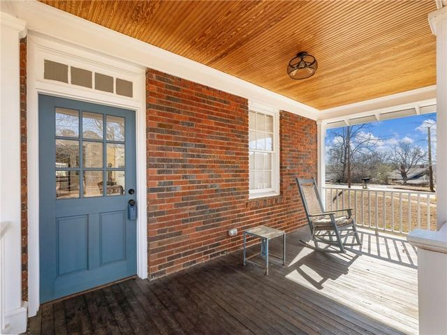 19 Fourth Street, Gainesville, GA 30504