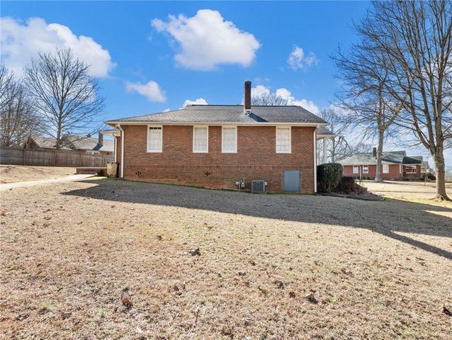 19 Fourth Street, Gainesville, GA 30504