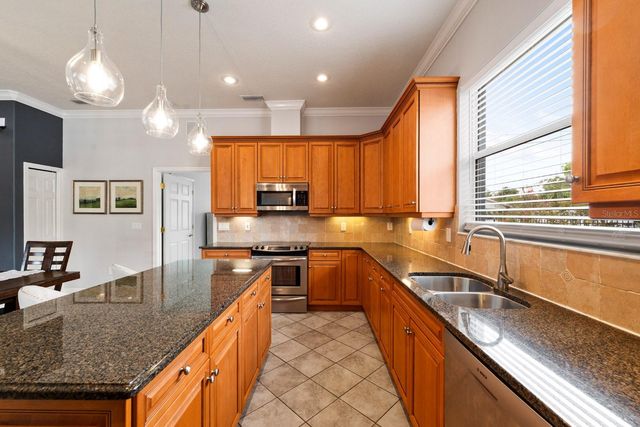 3411 W NORTH B STREET, Tampa, FL 33609