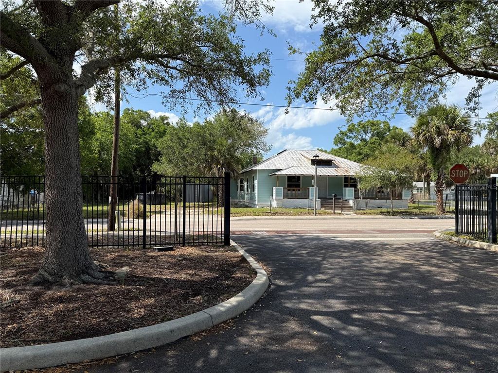 Image 3 of property listing at 585 WASHINGTON STREET, New Smyrna Beach, FL 32168