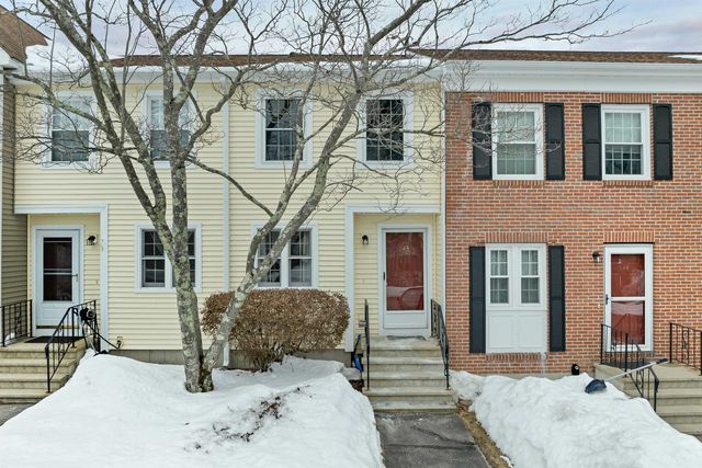 543 Fox Hollow Way, Manchester, NH 03104