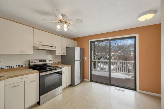 543 Fox Hollow Way, Manchester, NH 03104