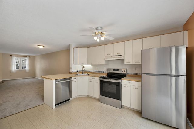 543 Fox Hollow Way, Manchester, NH 03104