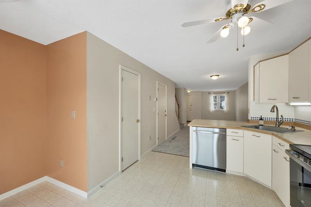 543 Fox Hollow Way, Manchester, NH 03104