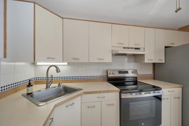 543 Fox Hollow Way, Manchester, NH 03104