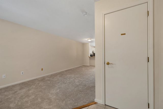 543 Fox Hollow Way, Manchester, NH 03104