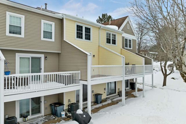 543 Fox Hollow Way, Manchester, NH 03104