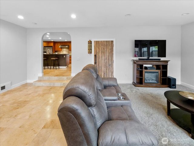 20622 SE 135th Street, Issaquah, WA 98027