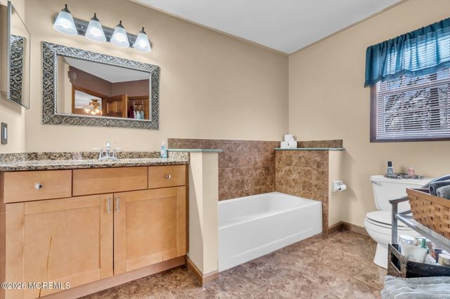 24 Sunny Woods Lane, Jackson, NJ 08527