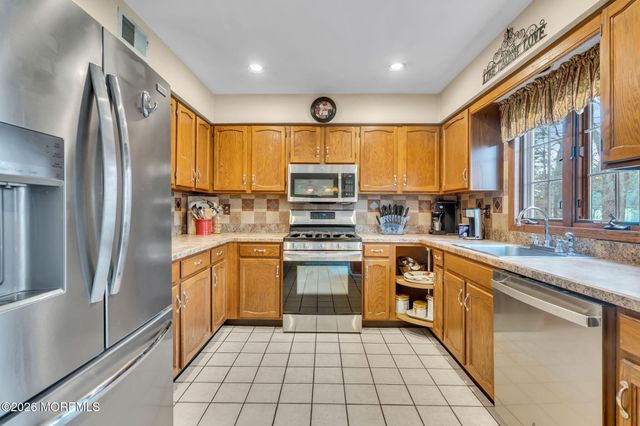 24 Sunny Woods Lane, Jackson, NJ 08527