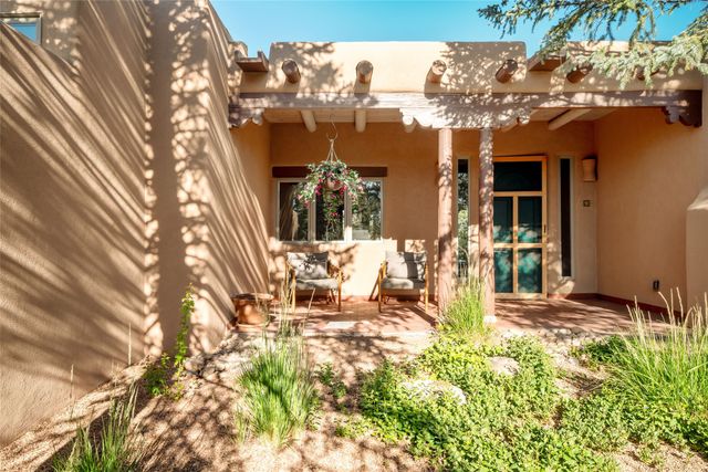 25 Bluestem Drive, Santa Fe, NM 87506