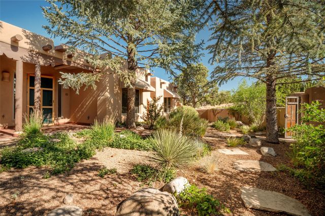 25 Bluestem Drive, Santa Fe, NM 87506