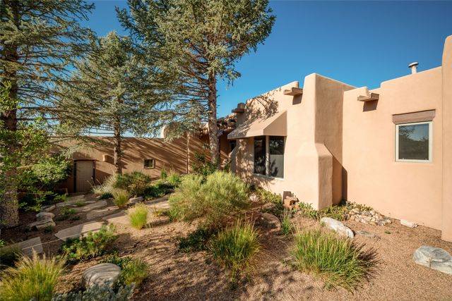 25 Bluestem Drive, Santa Fe, NM 87506