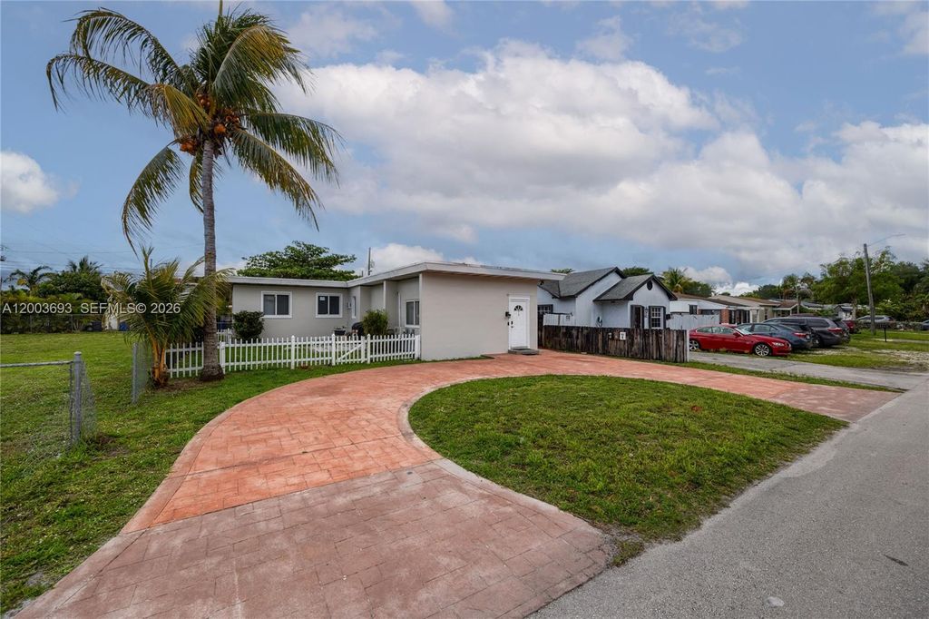 2204 Mckinley Street, Hollywood, FL 33020