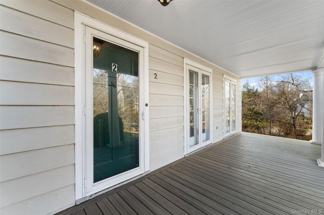 2 Oakwood Place, Scarsdale, NY 10583