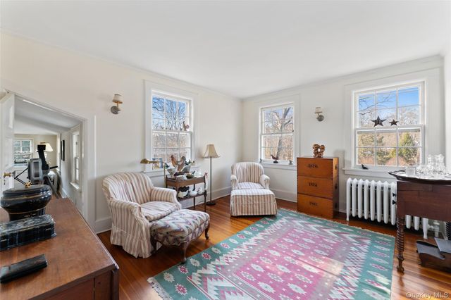 2 Oakwood Place, Scarsdale, NY 10583