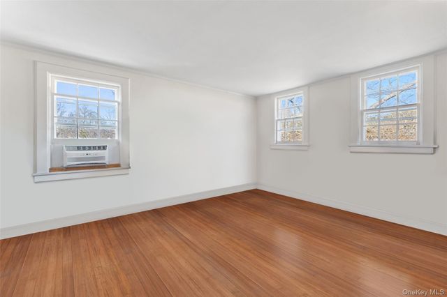 2 Oakwood Place, Scarsdale, NY 10583