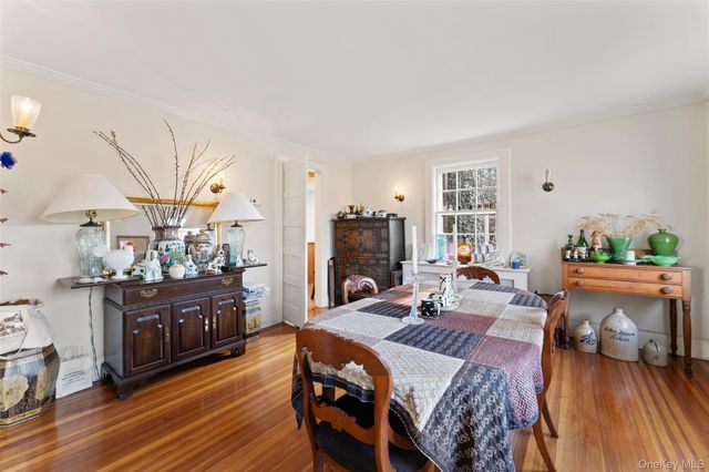 2 Oakwood Place, Scarsdale, NY 10583