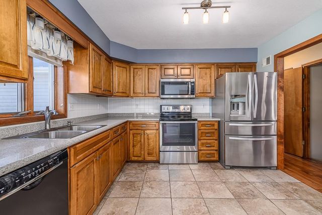 20230 168th Street, Basehor, KS 66007