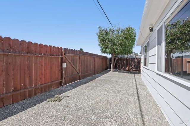 331 E Pacific Ave, Fairfield, CA 94533