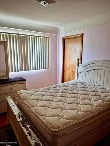 24524 Raven Avenue, Eastpointe, MI 48021
