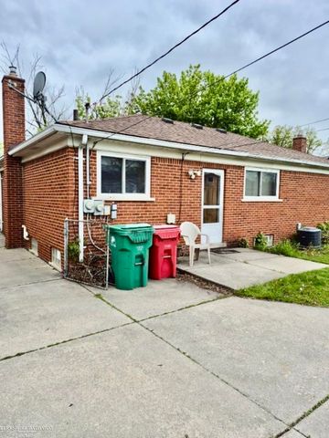 24524 Raven Avenue, Eastpointe, MI 48021