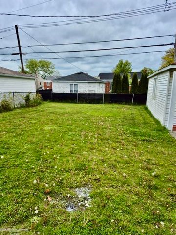 24524 Raven Avenue, Eastpointe, MI 48021