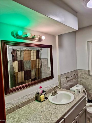 24524 Raven Avenue, Eastpointe, MI 48021