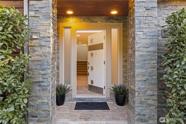 14540 Stone Avenue N, Shoreline, WA 98133