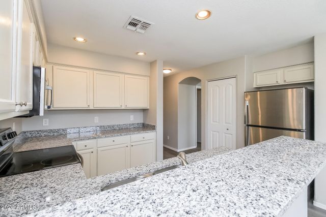 941 E WINDSOR Drive, Gilbert, AZ 85296