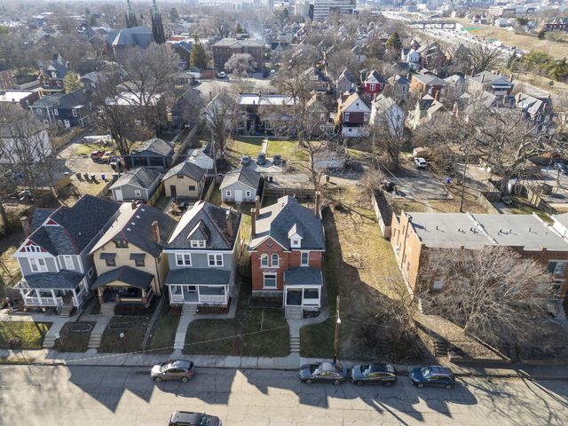 647 Oakwood Avenue, Columbus, OH 43205