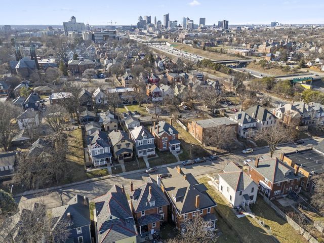 647 Oakwood Avenue, Columbus, OH 43205