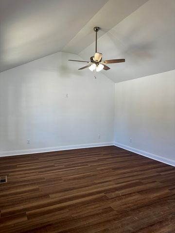 1304 Riverbend Rd, Dalton, GA 30721