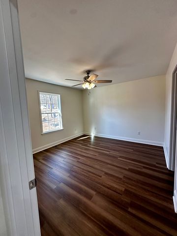 1304 Riverbend Rd, Dalton, GA 30721