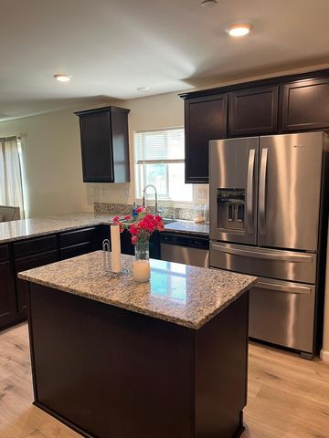 561 Fir Avenue, Sanger, CA 93657