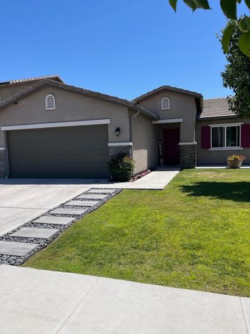 561 Fir Avenue, Sanger, CA 93657