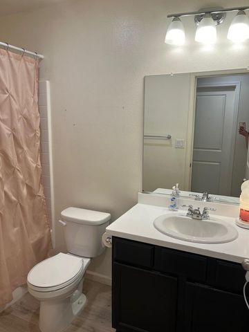 561 Fir Avenue, Sanger, CA 93657