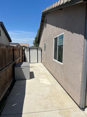 561 Fir Avenue, Sanger, CA 93657