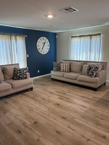 561 Fir Avenue, Sanger, CA 93657