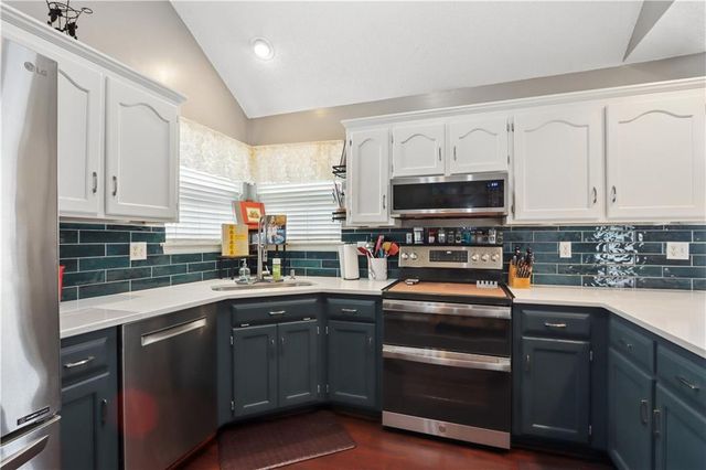 2518 SE Kimbrough Court, Lee's Summit, MO 64063