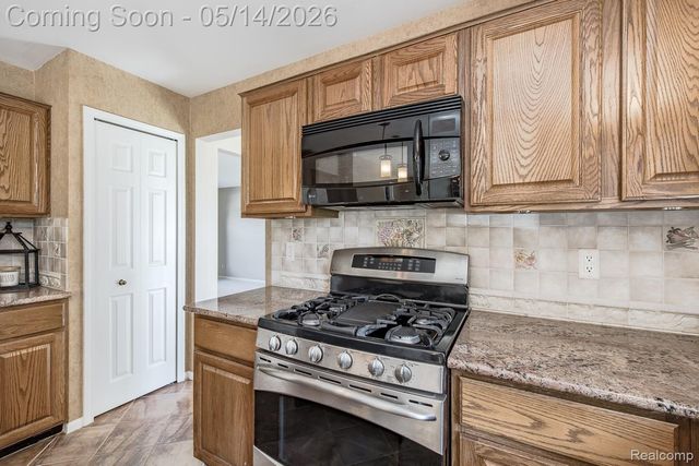 6357 Golf View Drive, Independence Charter Township, MI 48346