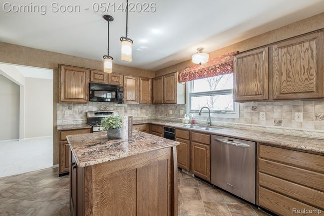 6357 Golf View Drive, Independence Charter Township, MI 48346