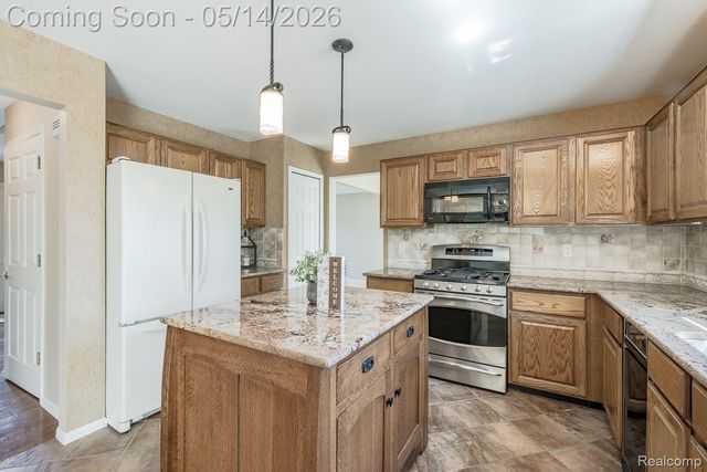 6357 Golf View Drive, Independence Charter Township, MI 48346