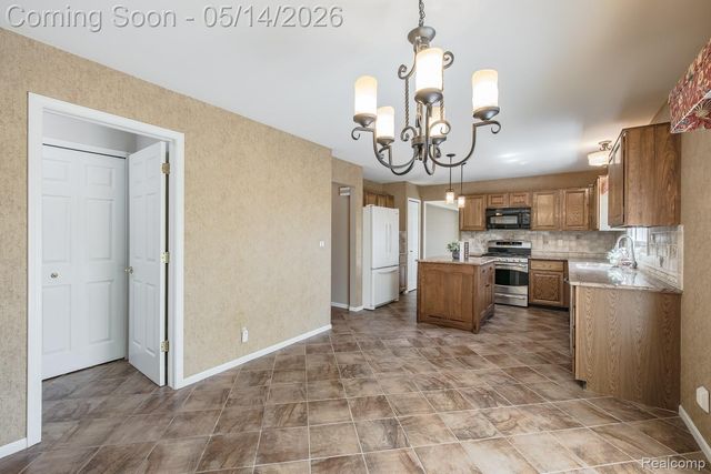 6357 Golf View Drive, Independence Charter Township, MI 48346