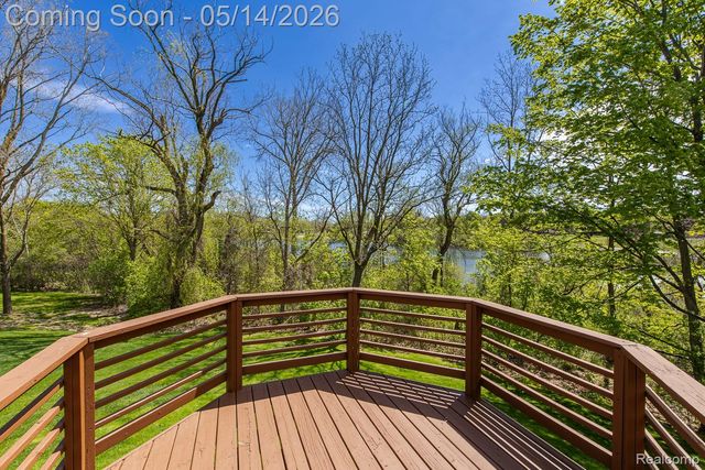 6357 Golf View Drive, Independence Charter Township, MI 48346