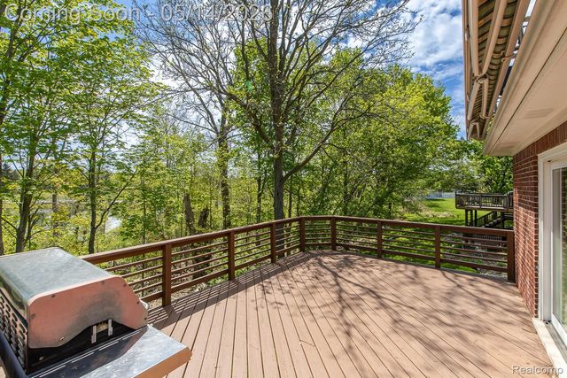 6357 Golf View Drive, Independence Charter Township, MI 48346