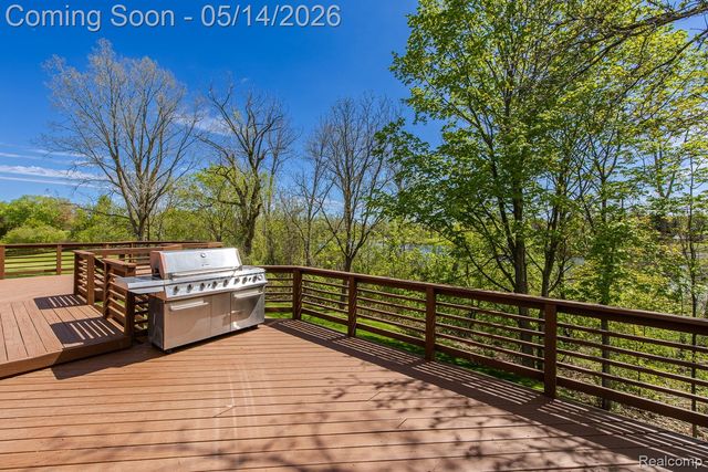 6357 Golf View Drive, Independence Charter Township, MI 48346
